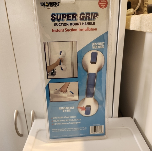 NIB- IDEAWorks Super Grip Suction Mount Handle - Bath Safety Grip- $9 - Picture 3 of 5